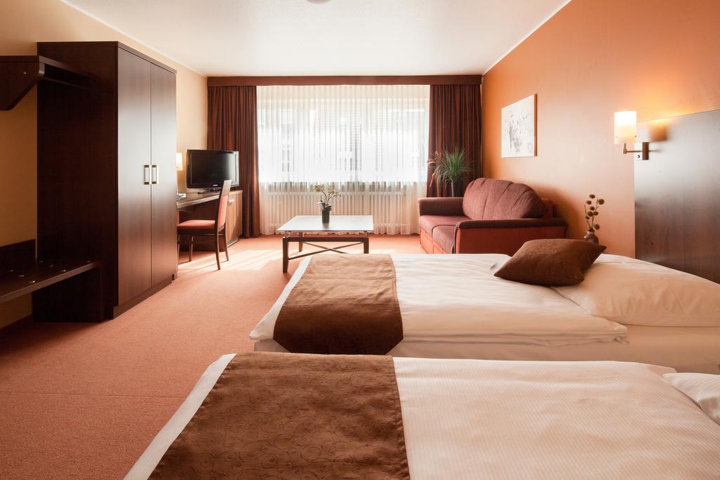 Hotel Mondial Langenfeld  Room photo